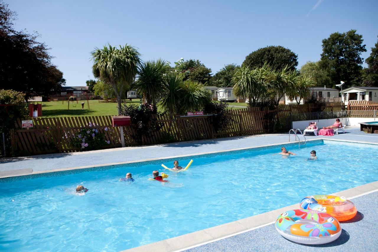 Camping Pods Trevella Holiday Park クラントック エクステリア 写真