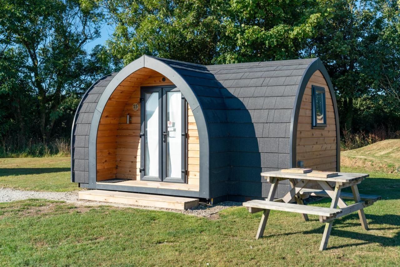 Camping Pods Trevella Holiday Park クラントック エクステリア 写真